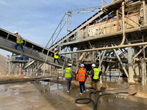 Le centre de traitement des déchets de chantier de Baho incarne l'innovation et l'entrepreneuriat local dans les Pyrénées-Orientales. 
