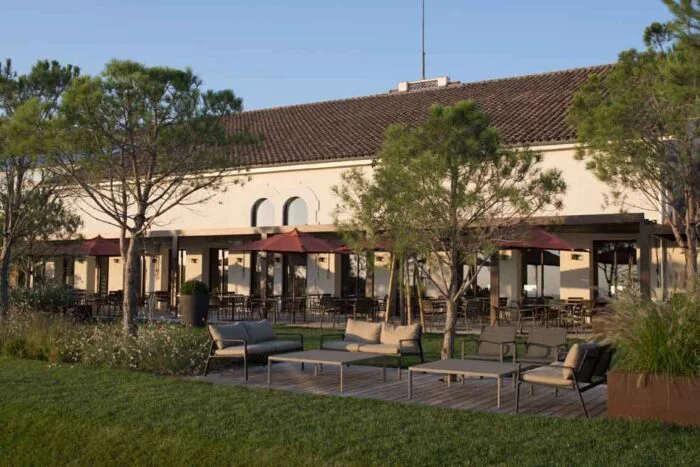 Photo extérieur du restaurant du Château de Valmy - Terrasse