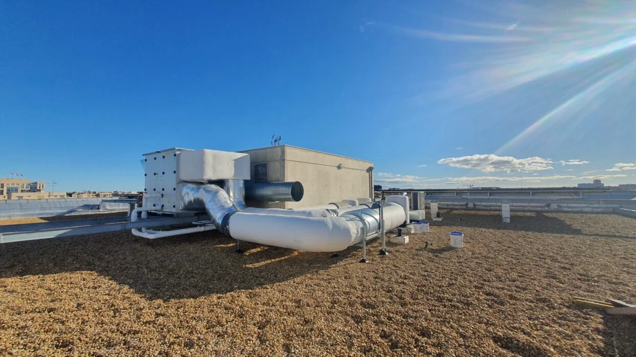 Equipement sur le toit Immeuble thémis - siège de l'Urssaf à Montpellier