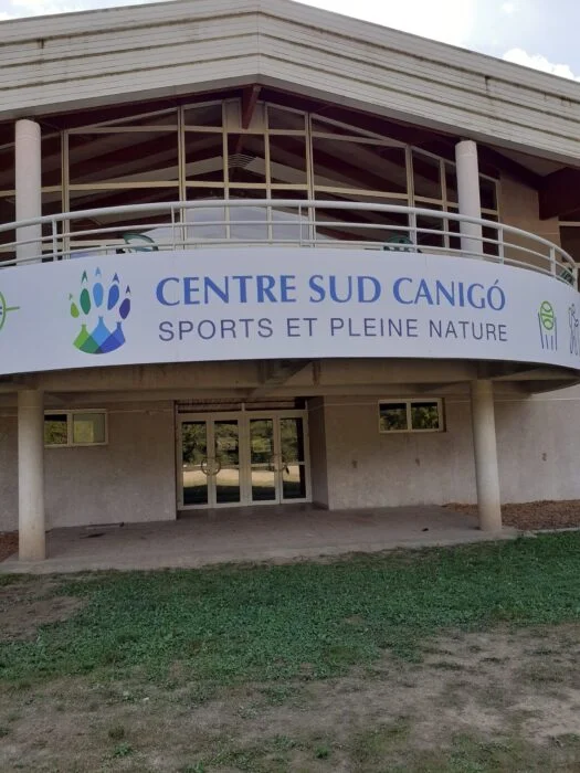 Photo façade centre sportif Sud Canigo Arles sur tech
