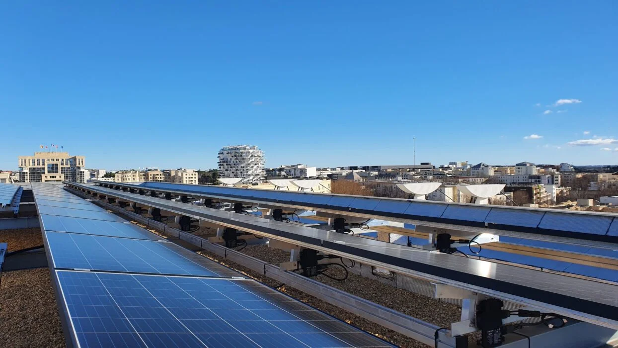 Photo installation photovoltaïque sur toiture - siège de l'Urssaf à Montpellier