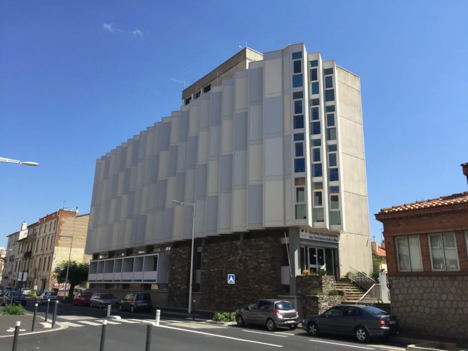 Photo façade du bâtiment de bureaux de la Direction Départementale des Territoires et de la Mer des Pyrénées-Orientales